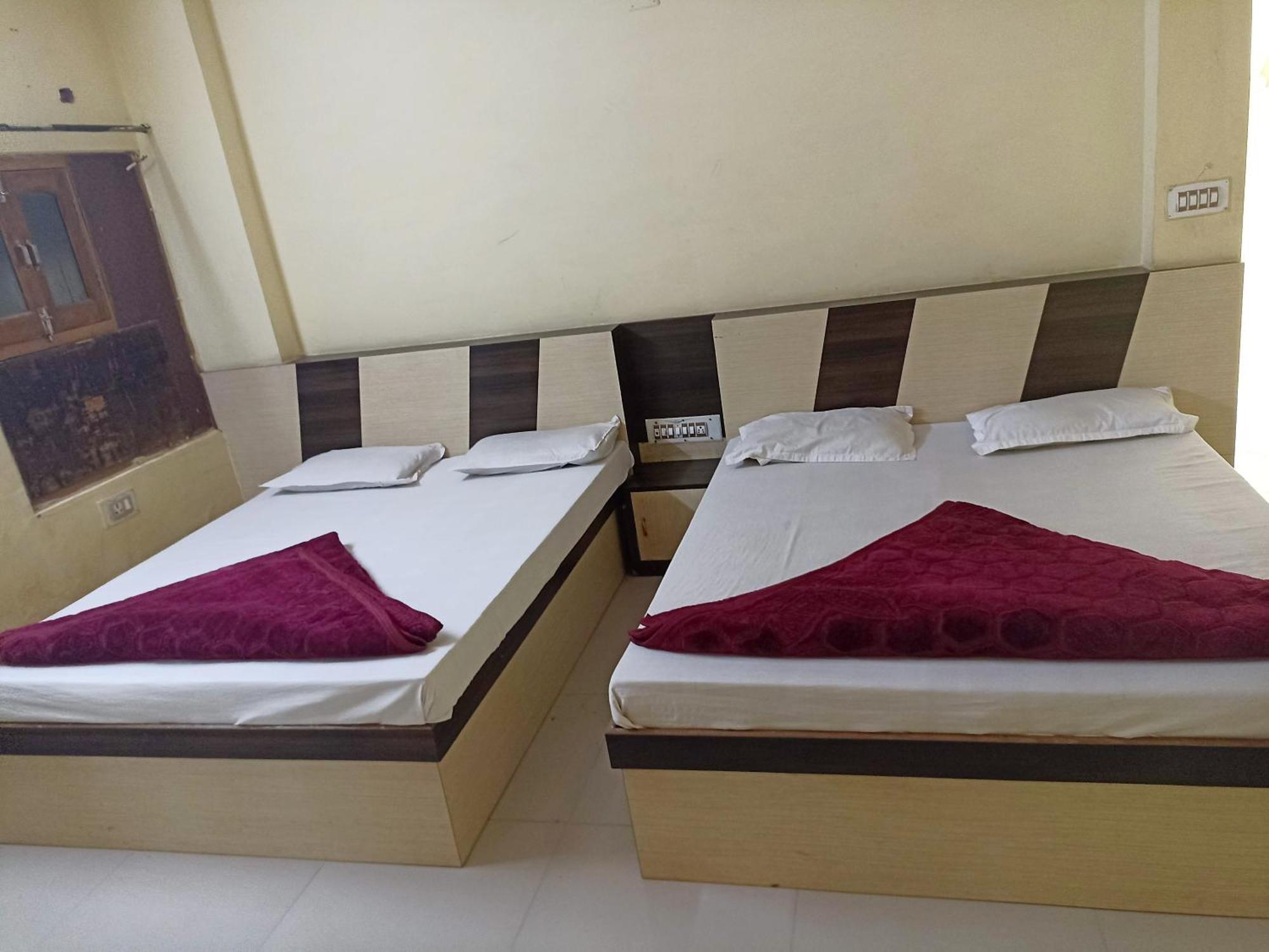 Shreeji Arpan Hotel นาถดวารา ภายนอก รูปภาพ