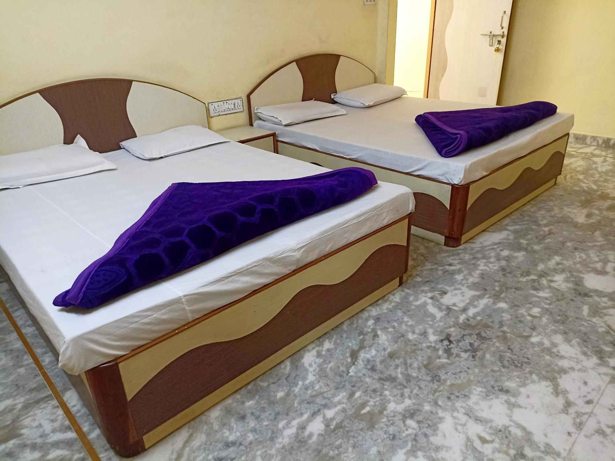 Shreeji Arpan Hotel นาถดวารา ภายนอก รูปภาพ
